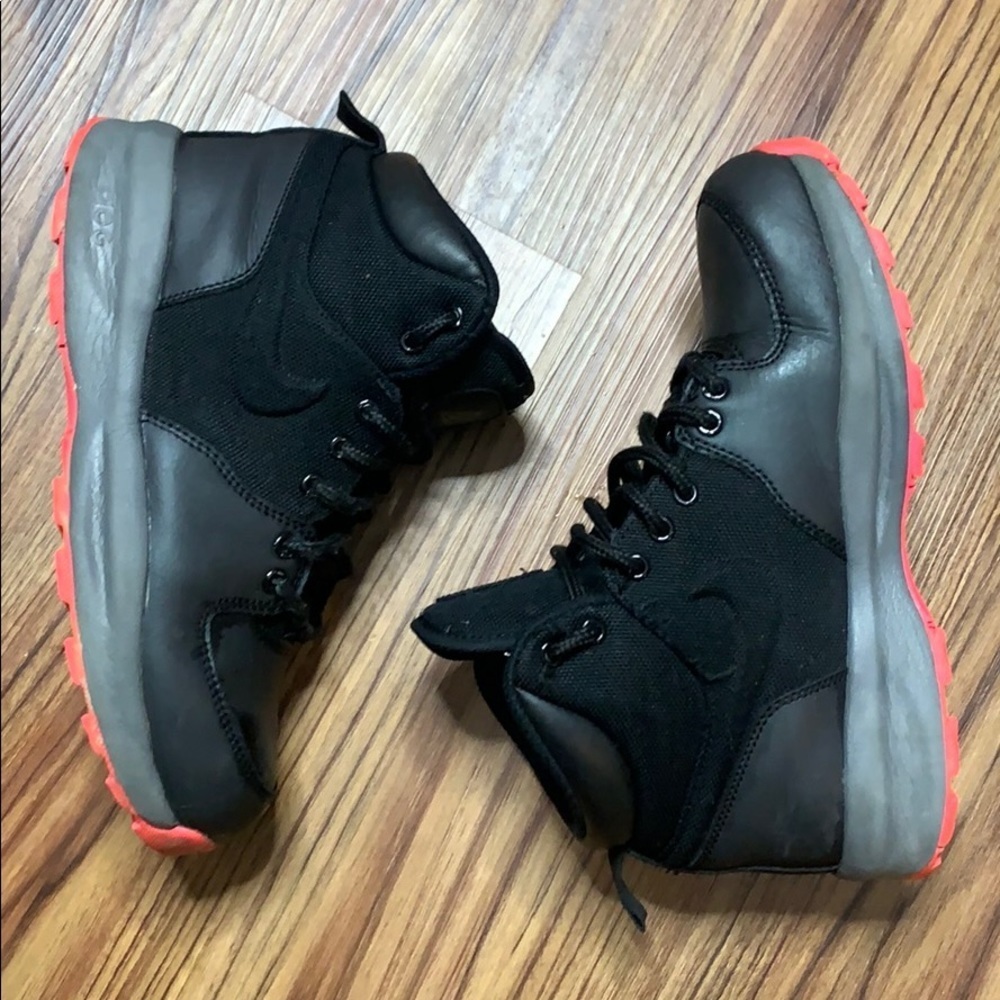 Nike ACG Youth Shoes - Picture 2 of 9